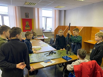 Юные рукопашники клуба "Суворов" занимаются начальной военной подготовкой.